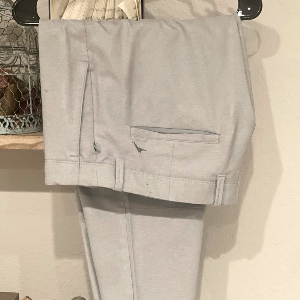 Tommy Bahama stretch comfort/Light Grey/35X30